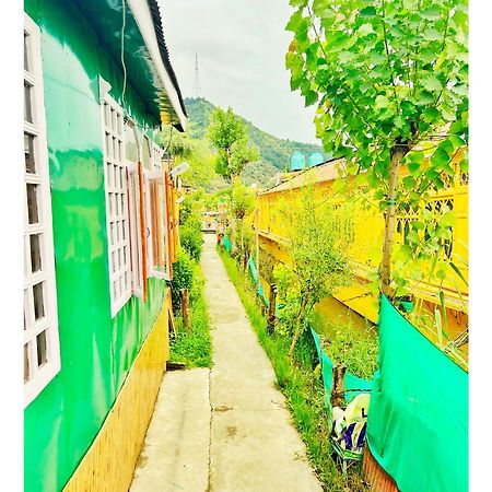 Backyard Stays With Dal Lake View Srīnagar Dış mekan fotoğraf