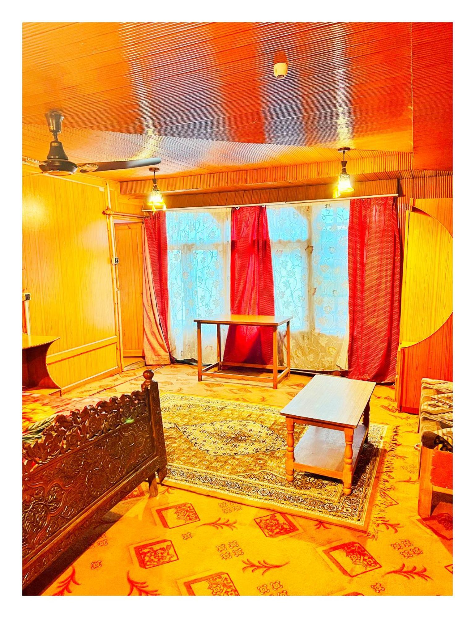 Backyard Stays With Dal Lake View Srīnagar Dış mekan fotoğraf